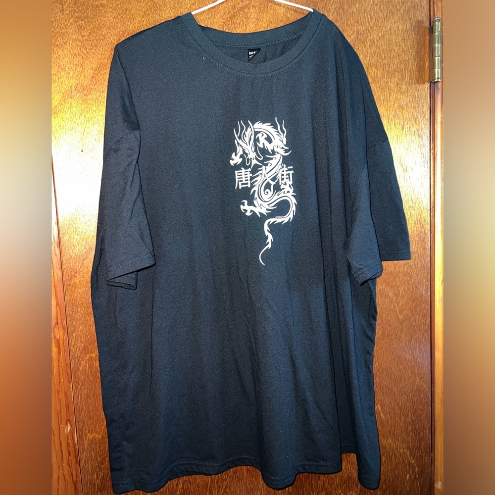 Japanese dragon t shirt. Very soft material size XL